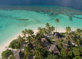 Angaga island resort - plážové bungalovy superior
