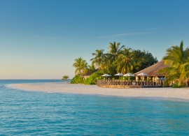 Angaga island resort - plážový bar