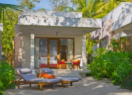 Dhigali Maldives - plážový bungalov