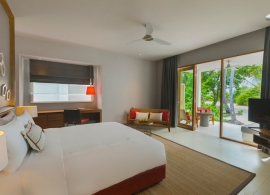 Dhigali Maldives - plážový bungalov deluxe