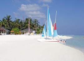 Holiday island resort, Maledivy - pláž