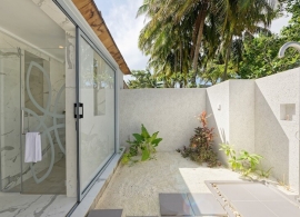 Lti Maafushivaru - duplex plážová vila s bazénem - venkovní sprcha
