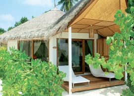 Safari island resort - plážový bungalov