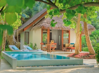 Dusit Thani Maledivy - deluxe plážová vila s bazénem