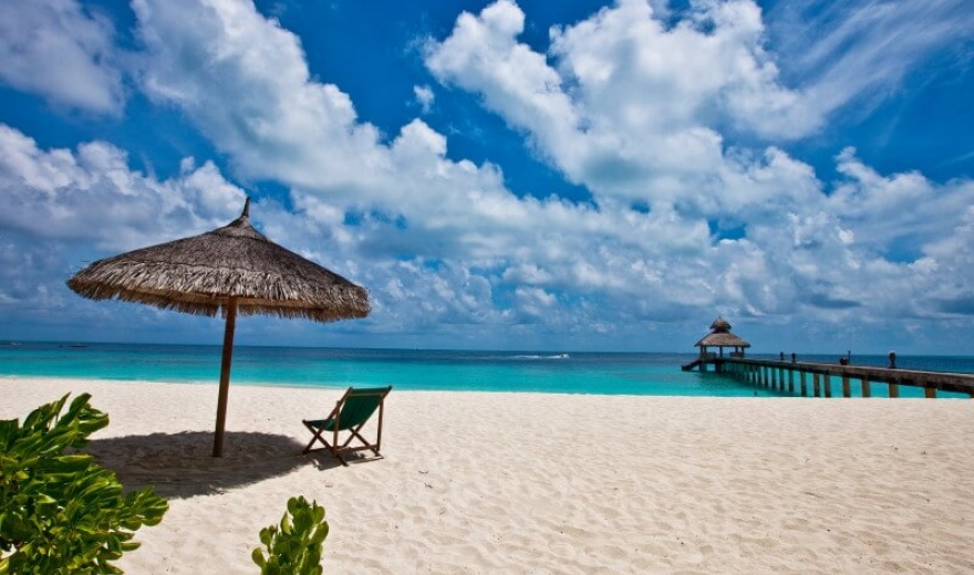Maledivy pláže